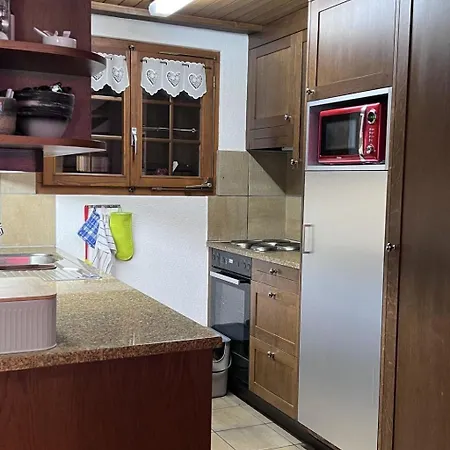 Daire Chez-nous Appartement-fewo- Dusche Oder Bad- Wc 6-bettwohnung By Interhome *