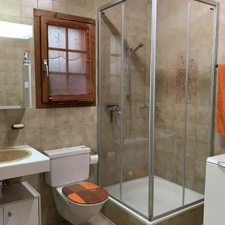 Daire Chez-nous Appartement-fewo- Dusche Oder Bad- Wc 6-bettwohnung By Interhome Gstaad